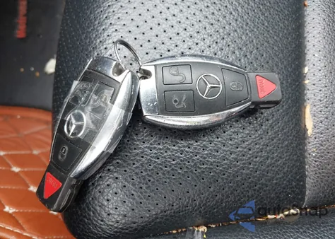 2016 Mercedes-Benz C 300 4Matic/Luxury 4Matic/Sport 4Matic z USA, uszkodzony, nr VIN 55SWF4KB4GU108596